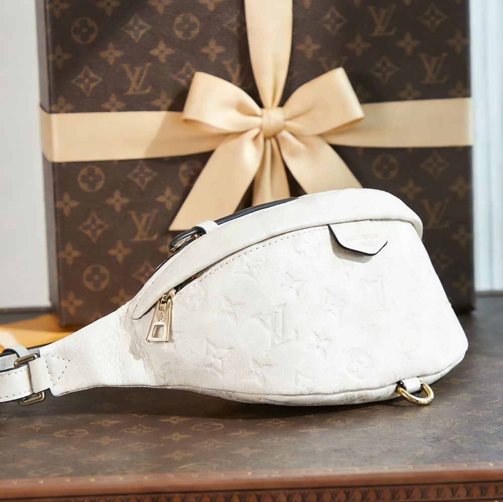 <AUTHENTIC>Louis Vuitton  Leather Waist Bag in White - Picture 3 of 6